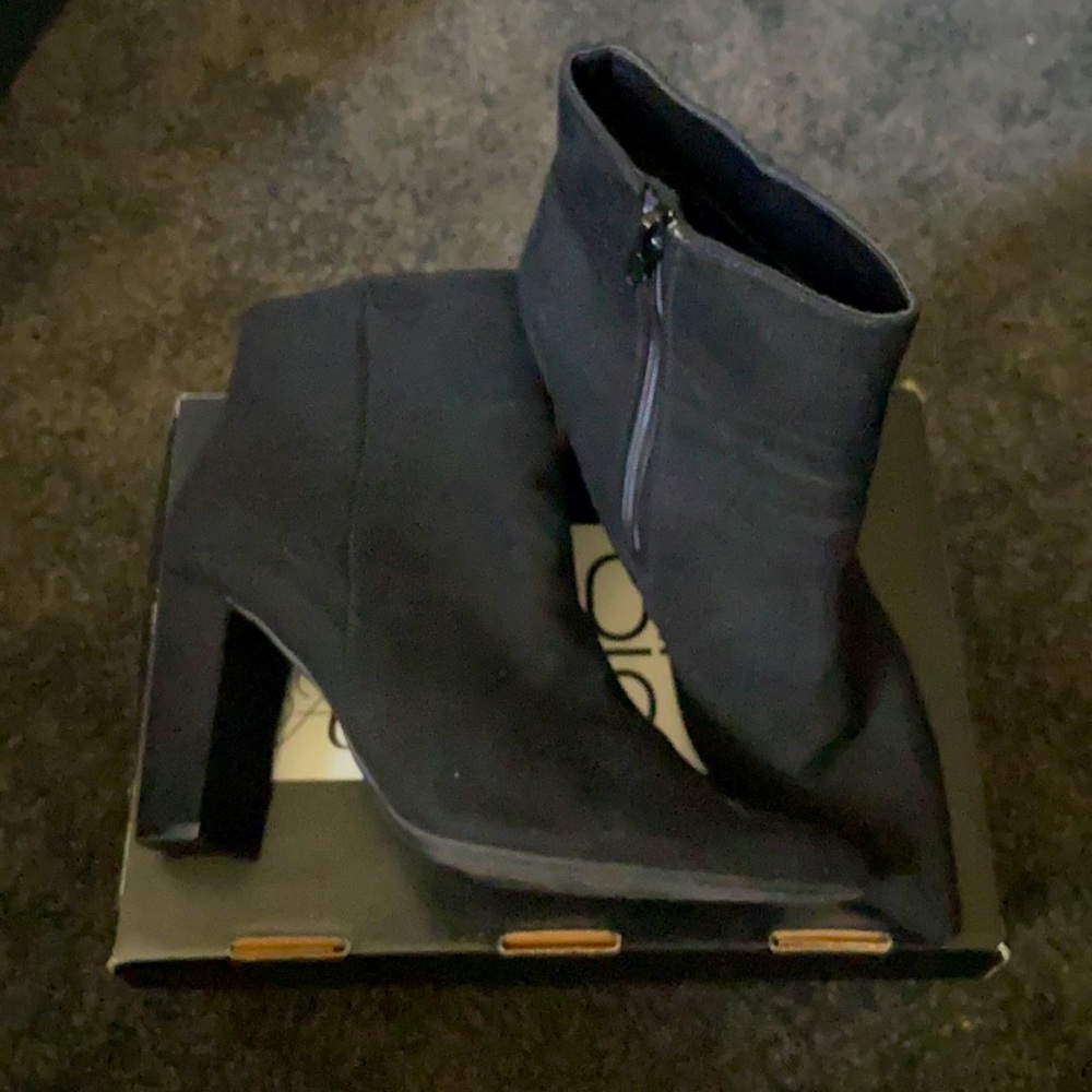 Black heel boots